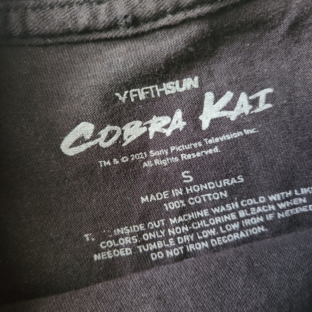 2/$15 Young Mens Cobra Kai Size Small/Youth XL - Picture 4 of 8